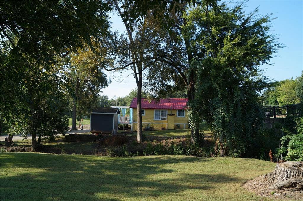 402 E College St, Canton, TX 75103