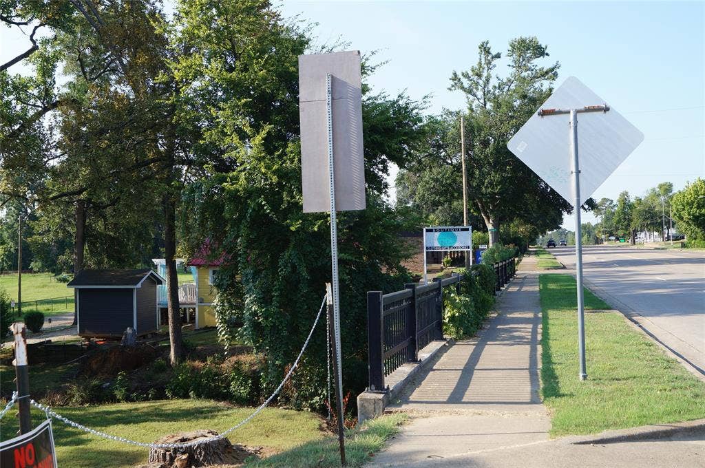 402 E College St, Canton, TX 75103