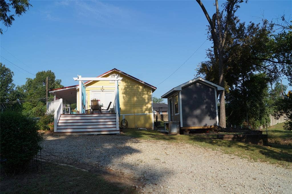 402 E College St, Canton, TX 75103