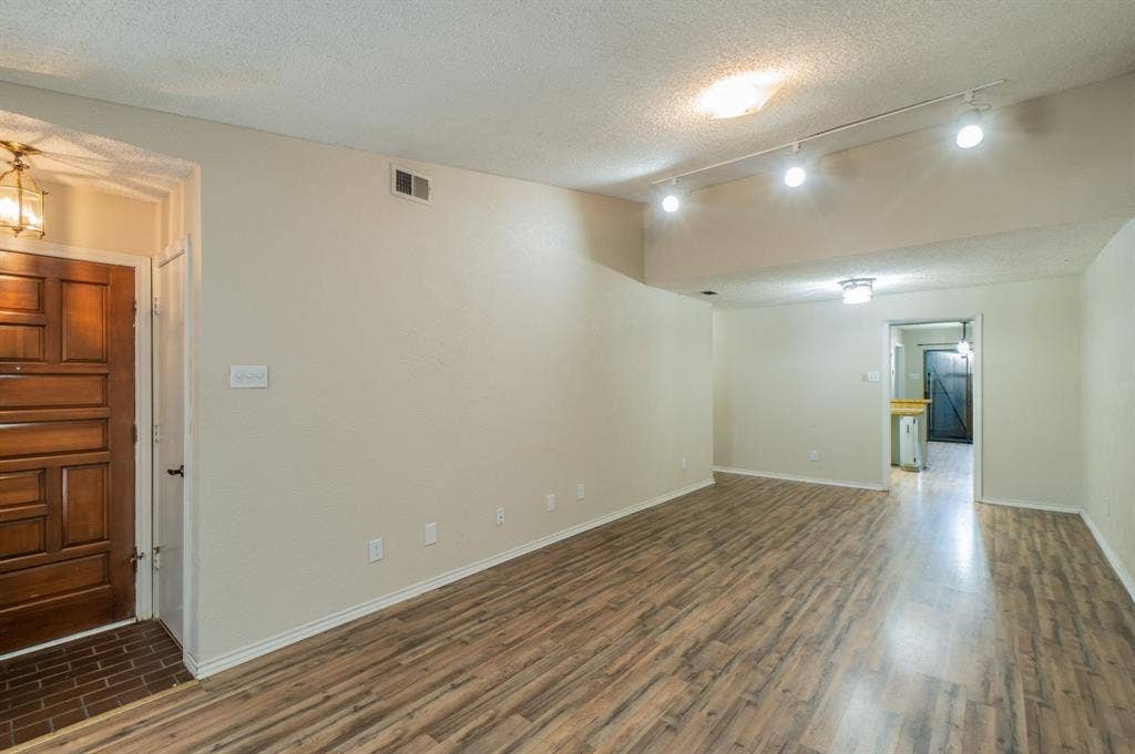 1515 Cherrycrest Street, Dallas, TX 75228