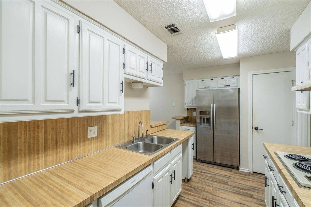 1515 Cherrycrest Street, Dallas, TX 75228