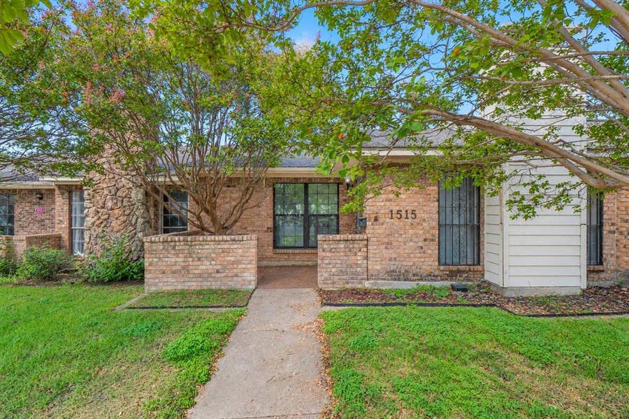 Property photo for 1515 Cherrycrest Street, Dallas, TX