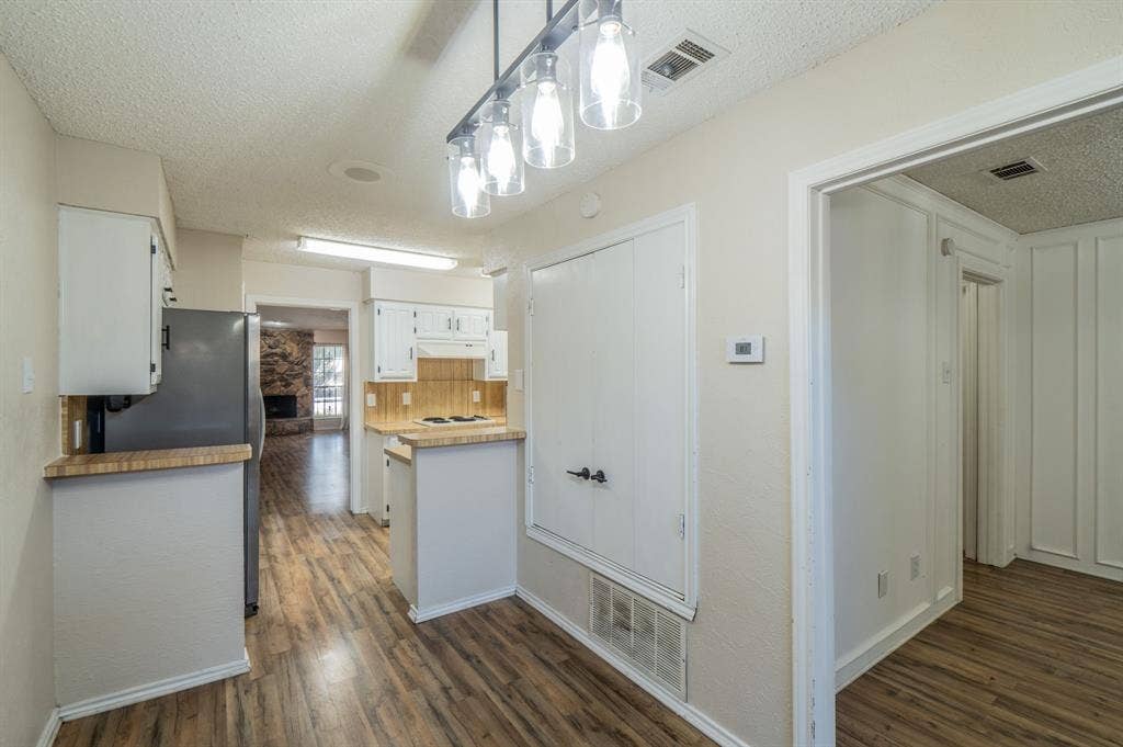 1515 Cherrycrest Street, Dallas, TX 75228