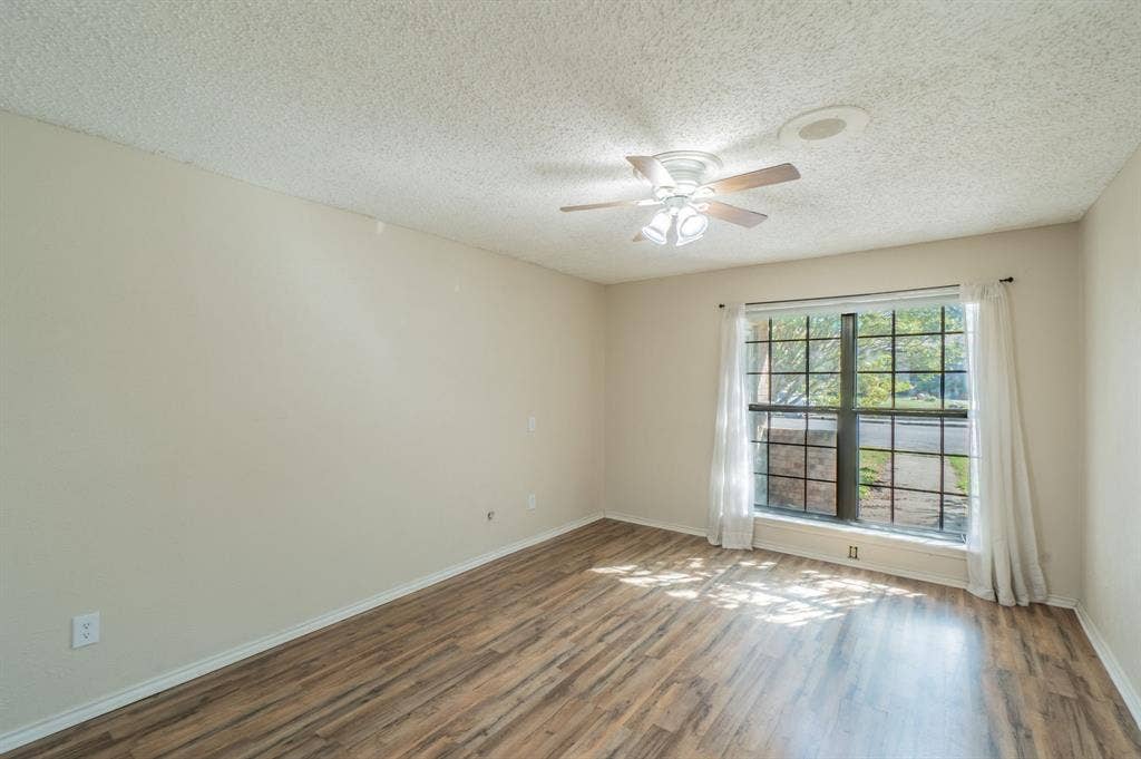 1515 Cherrycrest Street, Dallas, TX 75228