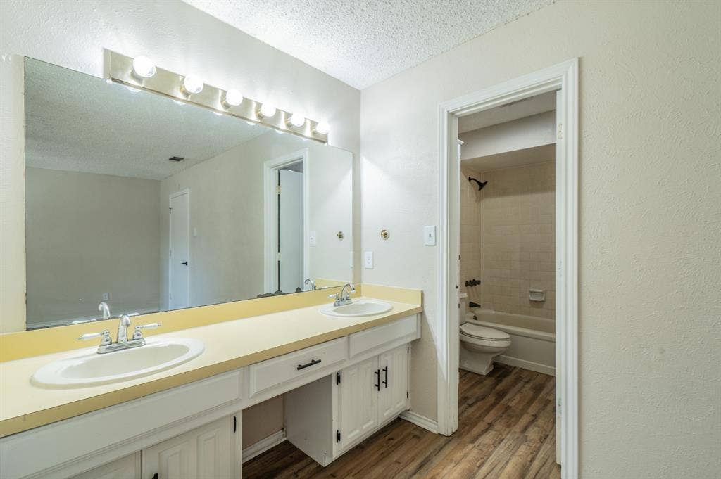 1515 Cherrycrest Street, Dallas, TX 75228