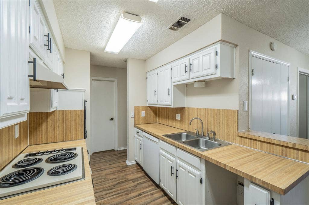 1515 Cherrycrest Street, Dallas, TX 75228