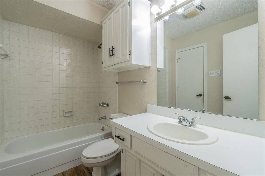 1515 Cherrycrest Street, Dallas, TX 75228