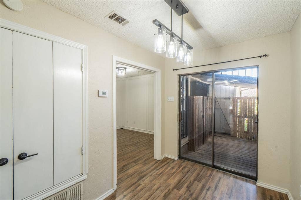 1515 Cherrycrest Street, Dallas, TX 75228