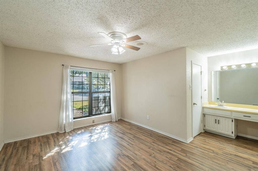 1515 Cherrycrest Street, Dallas, TX 75228