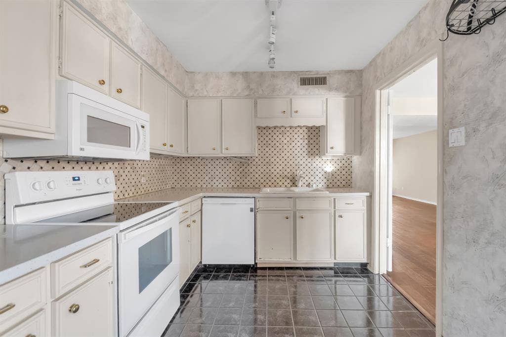 10556 High Hollows Drive, Dallas, TX 75230 10556 High Hollows Drive, Dallas, TX 75230