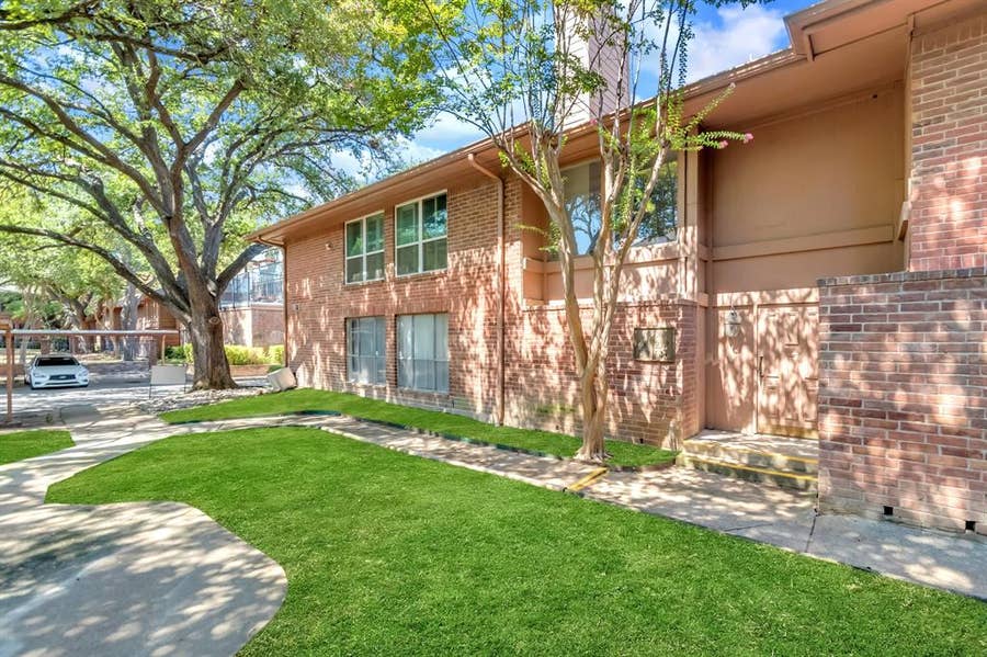Property photo for 10556 High Hollows Drive, Dallas, TX