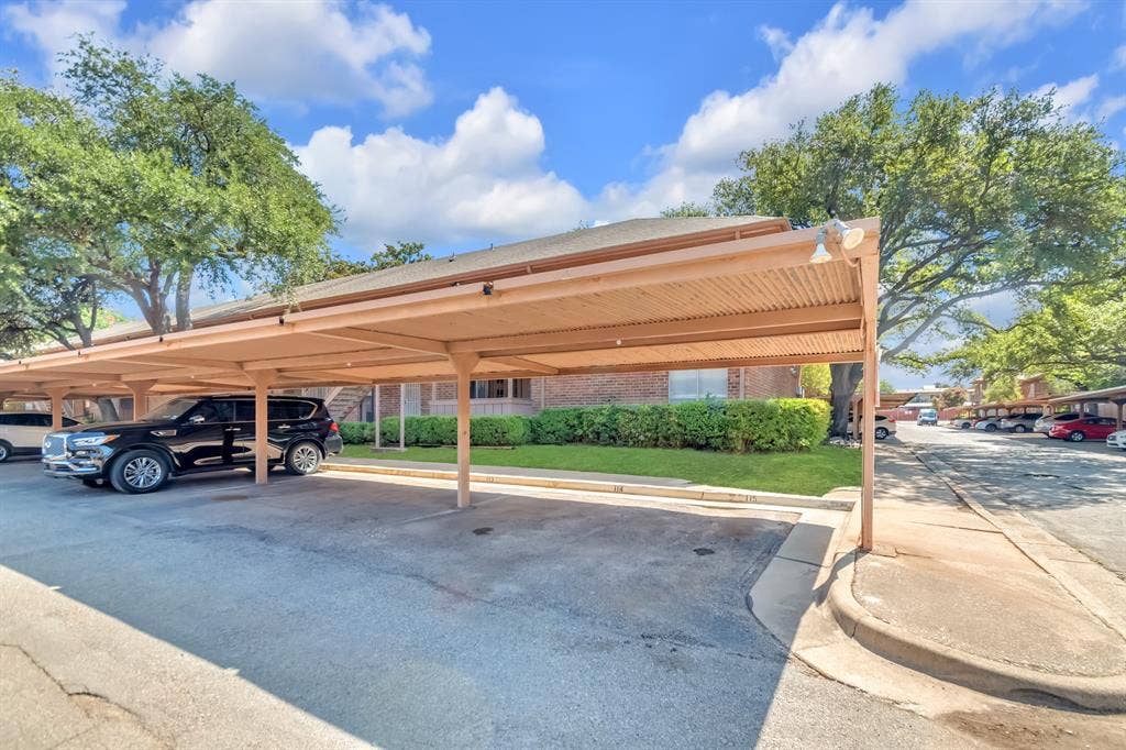 10556 High Hollows Drive, Dallas, TX 75230 10556 High Hollows Drive, Dallas, TX 75230