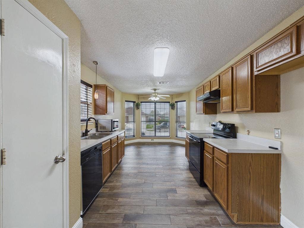 3014 Highridge Trail, Grand Prairie, TX 75052