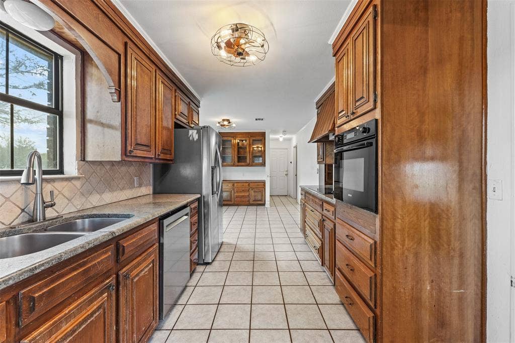 10 Oleander Street, Waco, TX 76708 10 Oleander Street, Waco, TX 76708