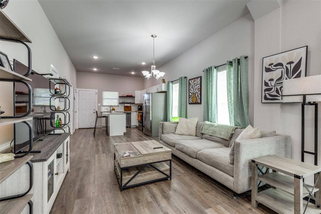 1423 Evans Avenue, Fort Worth, TX 76104
