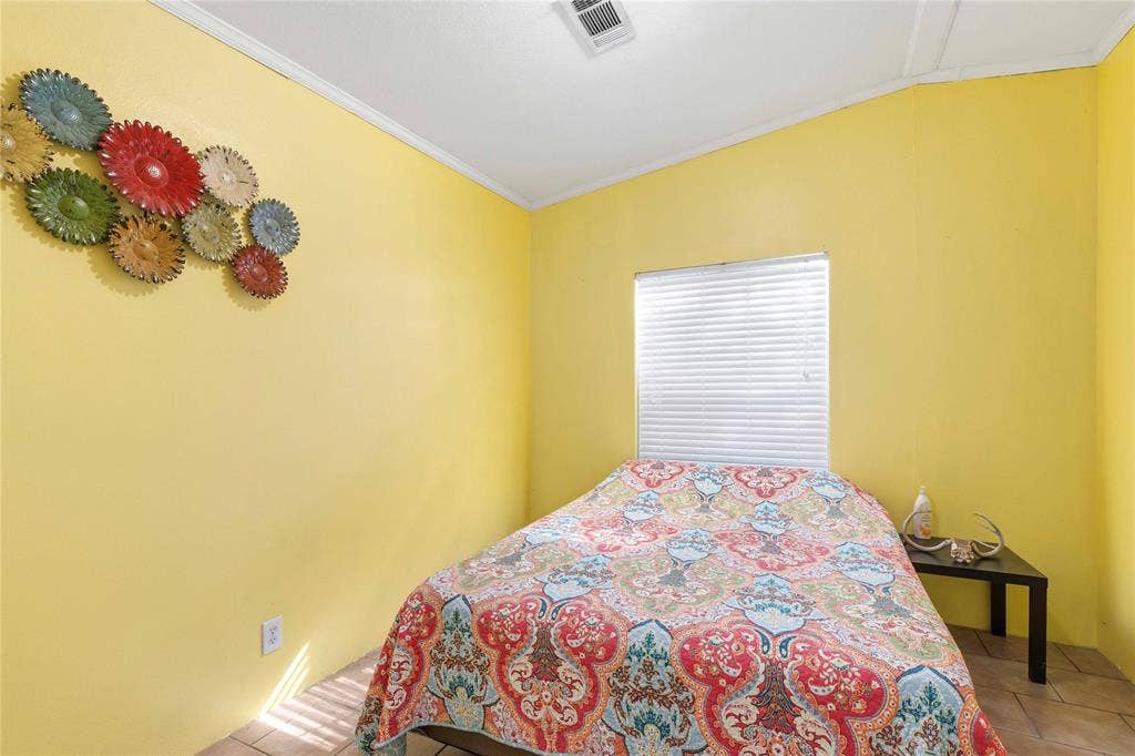 5540 County Road 334, Blanket, TX 76432 Single-window room featuring tile flooring and horizontal slat blinds