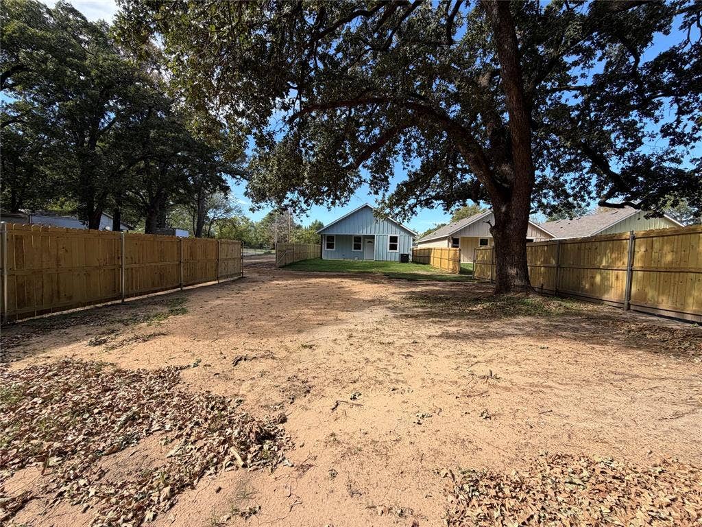 1604 Smoke Tree Lane, Dallas, TX 75253 1604 Smoke Tree Lane, Dallas, TX 75253