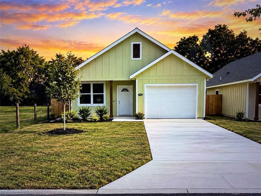 Property photo for 1552 Smoke tree Lane, Dallas, TX
