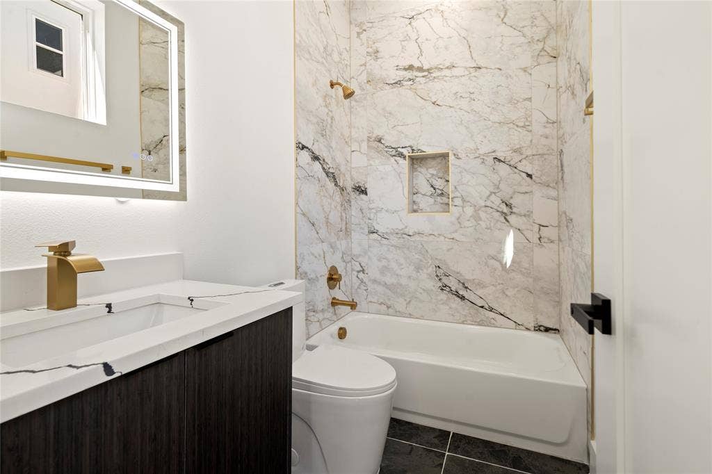 2019 California Drive, #204, Dallas, TX 75204