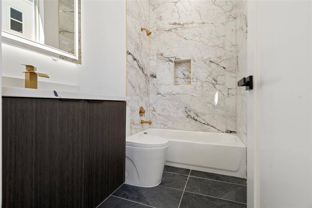 2019 California Drive, #204, Dallas, TX 75204