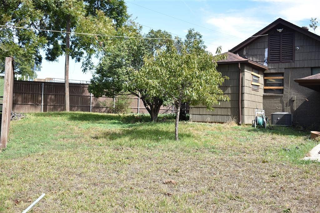 3923 Lawnview Avenue, Dallas, TX 75227