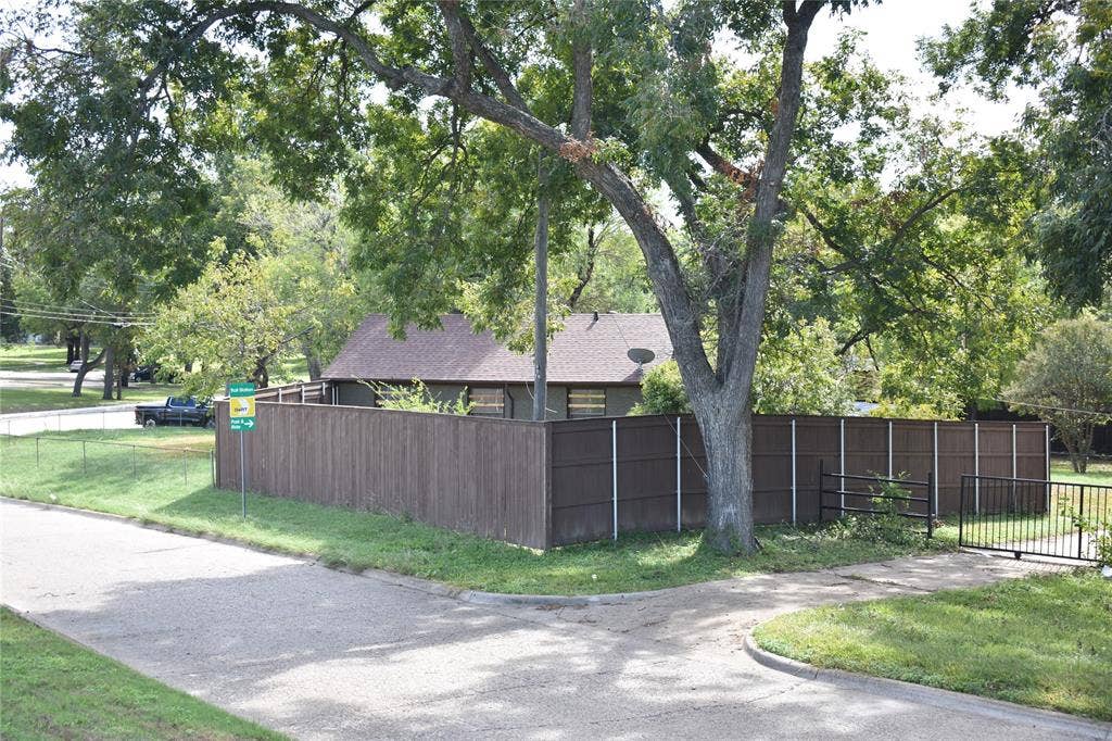 3923 Lawnview Avenue, Dallas, TX 75227
