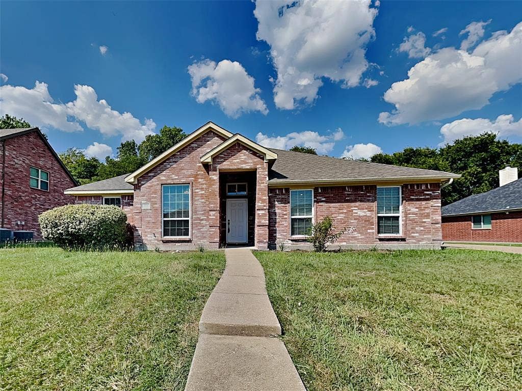 217 Richard Lane, Red Oak, TX 75154
