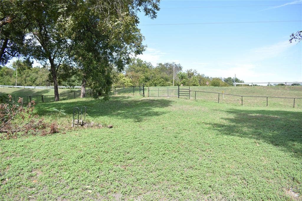 3933 Lawnview Avenue, Dallas, TX 75227 3933 Lawnview Avenue, Dallas, TX 75227