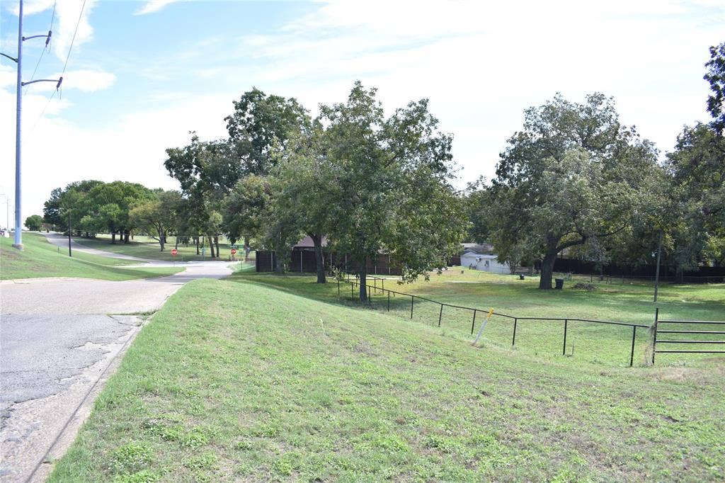 3933 Lawnview Avenue, Dallas, TX 75227 3933 Lawnview Avenue, Dallas, TX 75227