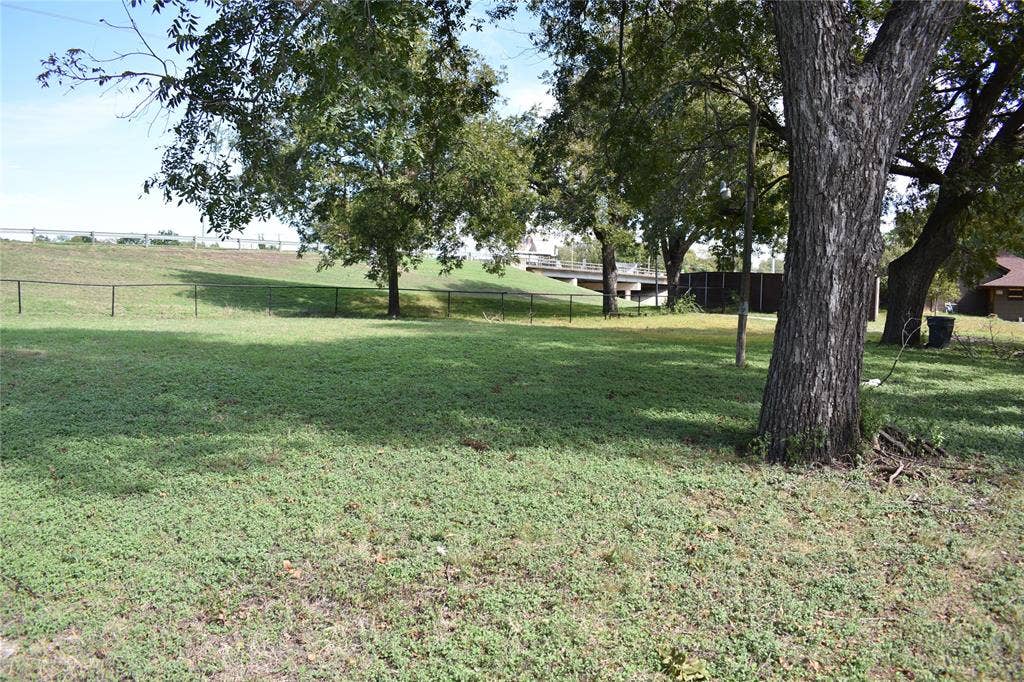 3933 Lawnview Avenue, Dallas, TX 75227 3933 Lawnview Avenue, Dallas, TX 75227