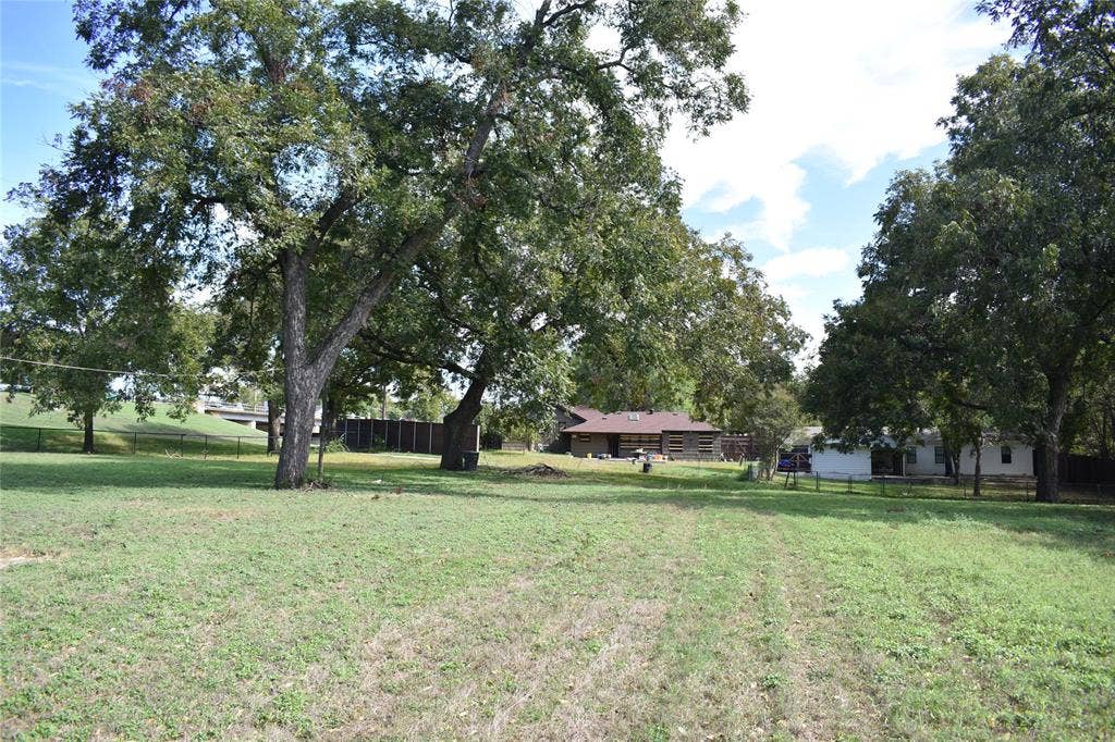 3933 Lawnview Avenue, Dallas, TX 75227 3933 Lawnview Avenue, Dallas, TX 75227