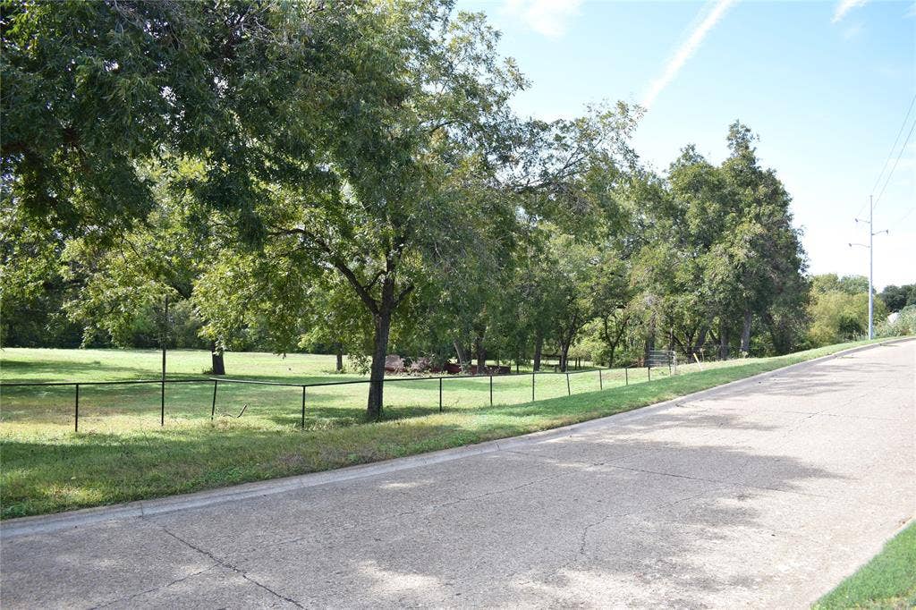3933 Lawnview Avenue, Dallas, TX 75227 3933 Lawnview Avenue, Dallas, TX 75227
