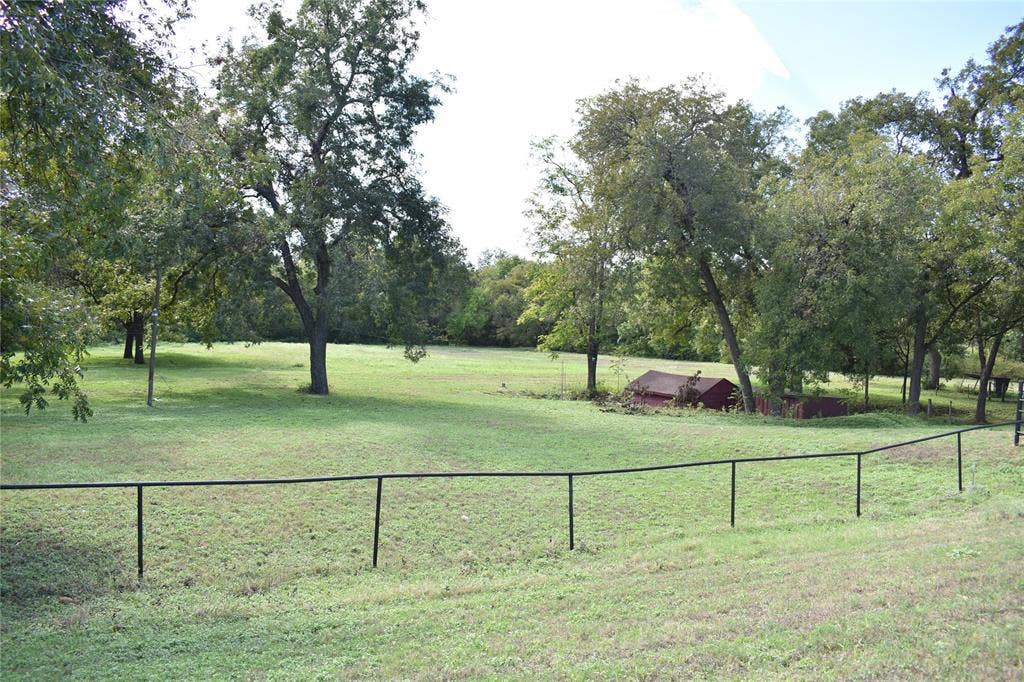 3933 Lawnview Avenue, Dallas, TX 75227 3933 Lawnview Avenue, Dallas, TX 75227