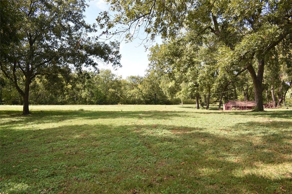 3933 Lawnview Avenue, Dallas, TX 75227 3933 Lawnview Avenue, Dallas, TX 75227