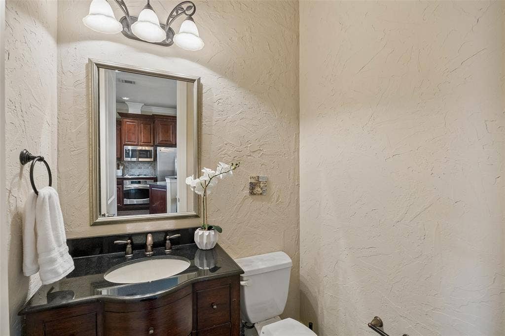4085 Winsor Drive, Farmers Branch, TX 75244 4085 Winsor Drive, Farmers Branch, TX 75244