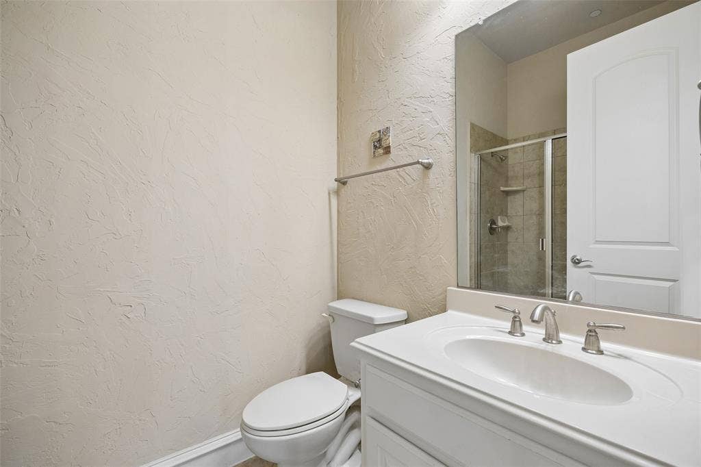 4085 Winsor Drive, Farmers Branch, TX 75244 4085 Winsor Drive, Farmers Branch, TX 75244