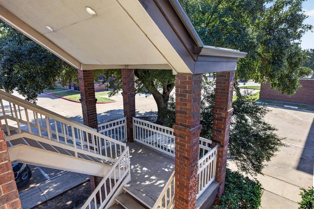329 OAKS Trail, Garland, TX 75043 329 OAKS Trail, Garland, TX 75043