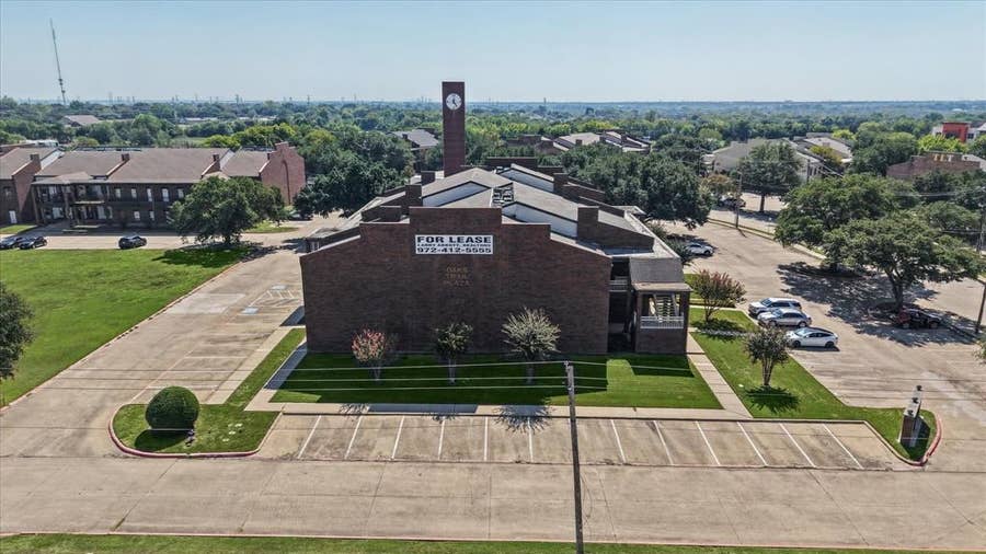 Property photo for 329 OAKS Trail, Garland, TX