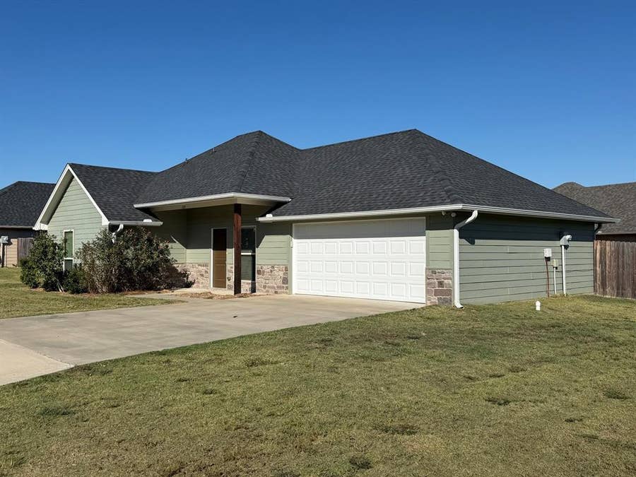 Property photo for 105 Oliver Wendell Court, Mount Vernon, TX
