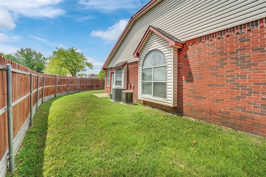 1410 Post Oak Drive, Rowlett, TX 75089 1410 Post Oak Drive, Rowlett, TX 75089