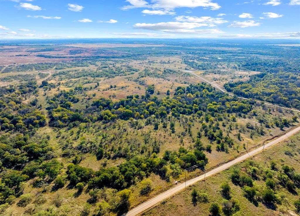 5 Barry Road, Henrietta, TX 76365