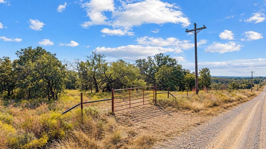 5 Barry Road, Henrietta, TX 76365