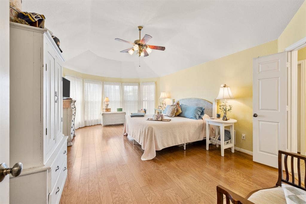 Huge primary bedroom with bay window and seating area
