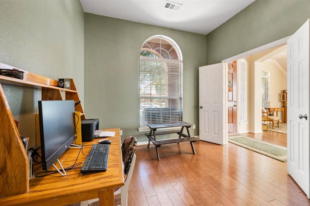 Fourth bedroom or office space