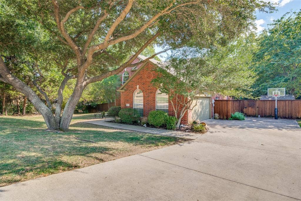 1802 Indian Trail, Rowlett, TX 75088