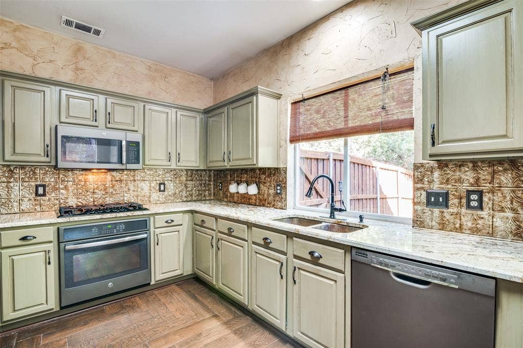 1802 Indian Trail, Rowlett, TX 75088