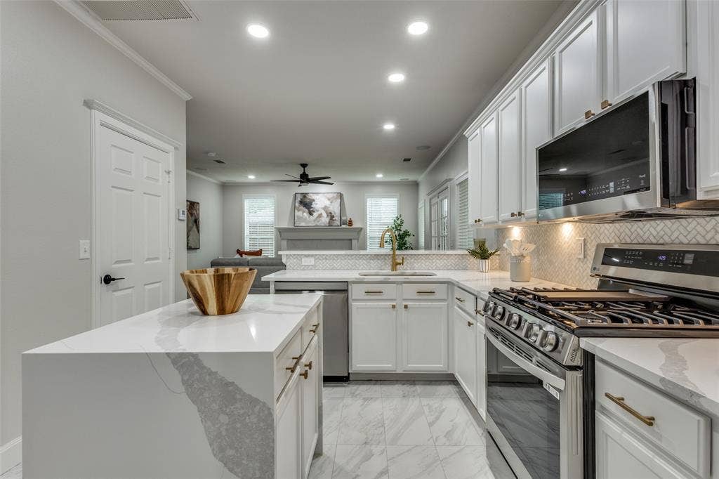 7800 Glenoaks Drive, Frisco, TX 75034 7800 Glenoaks Drive, Frisco, TX 75034