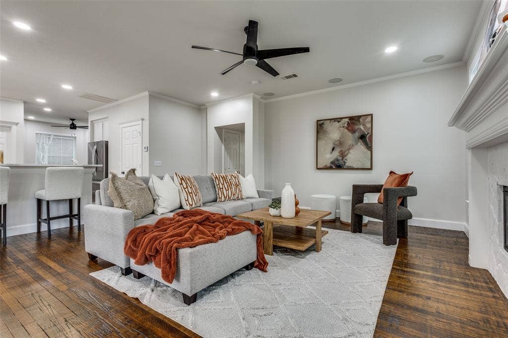 7800 Glenoaks Drive, Frisco, TX 75034 7800 Glenoaks Drive, Frisco, TX 75034
