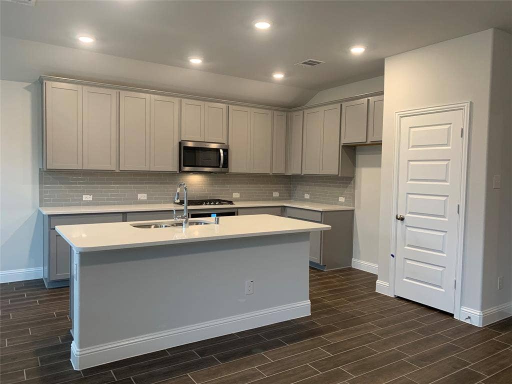 765 Knoxbridge Road, Forney, TX 75126 765 Knoxbridge Road, Forney, TX 75126