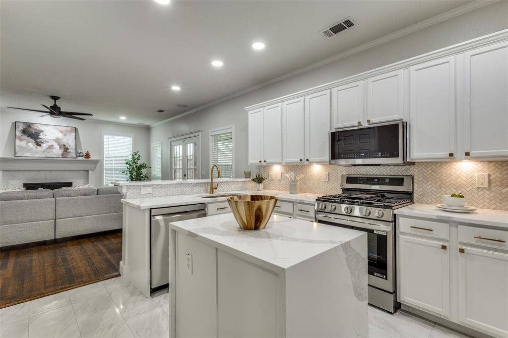 7800 Glenoaks Drive, Frisco, TX 75034
